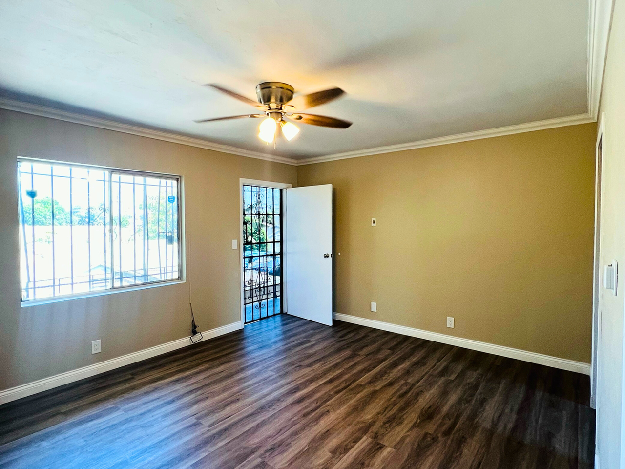 15220 S White Ave - Photo 2 of 9