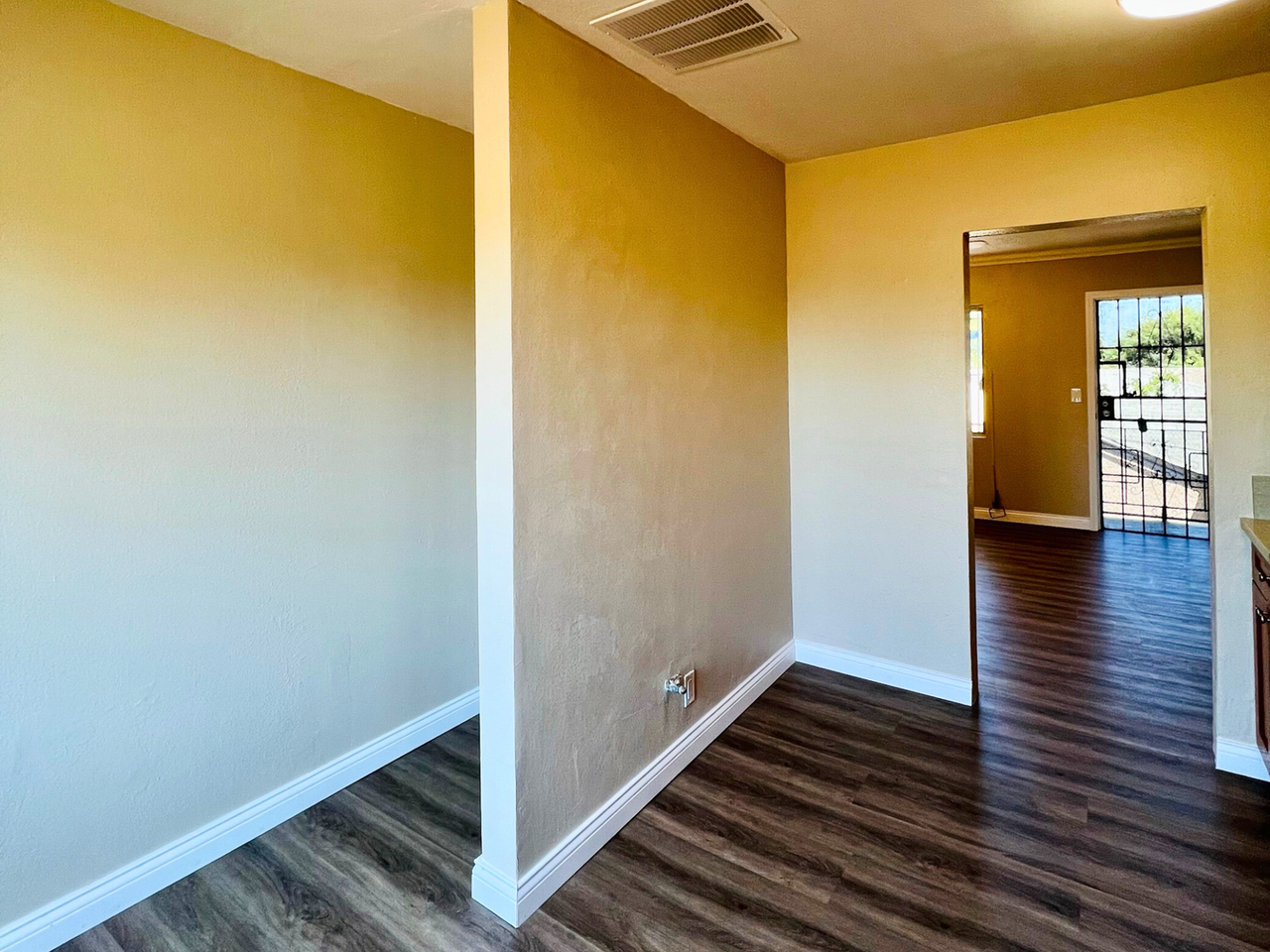 15220 S White Ave - Photo 3 of 9