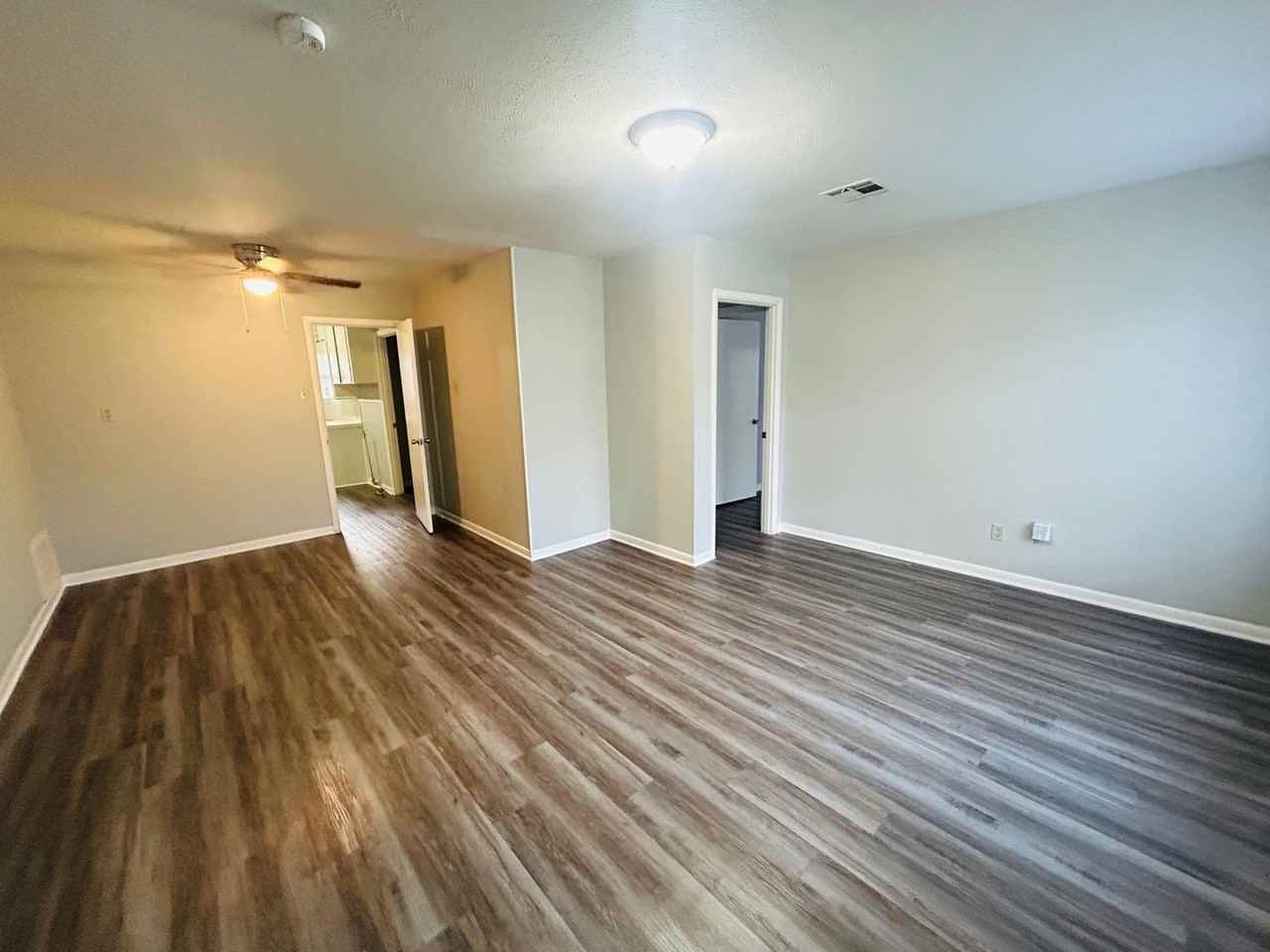 2120 Sunnydell Ave - Photo 3 of 11