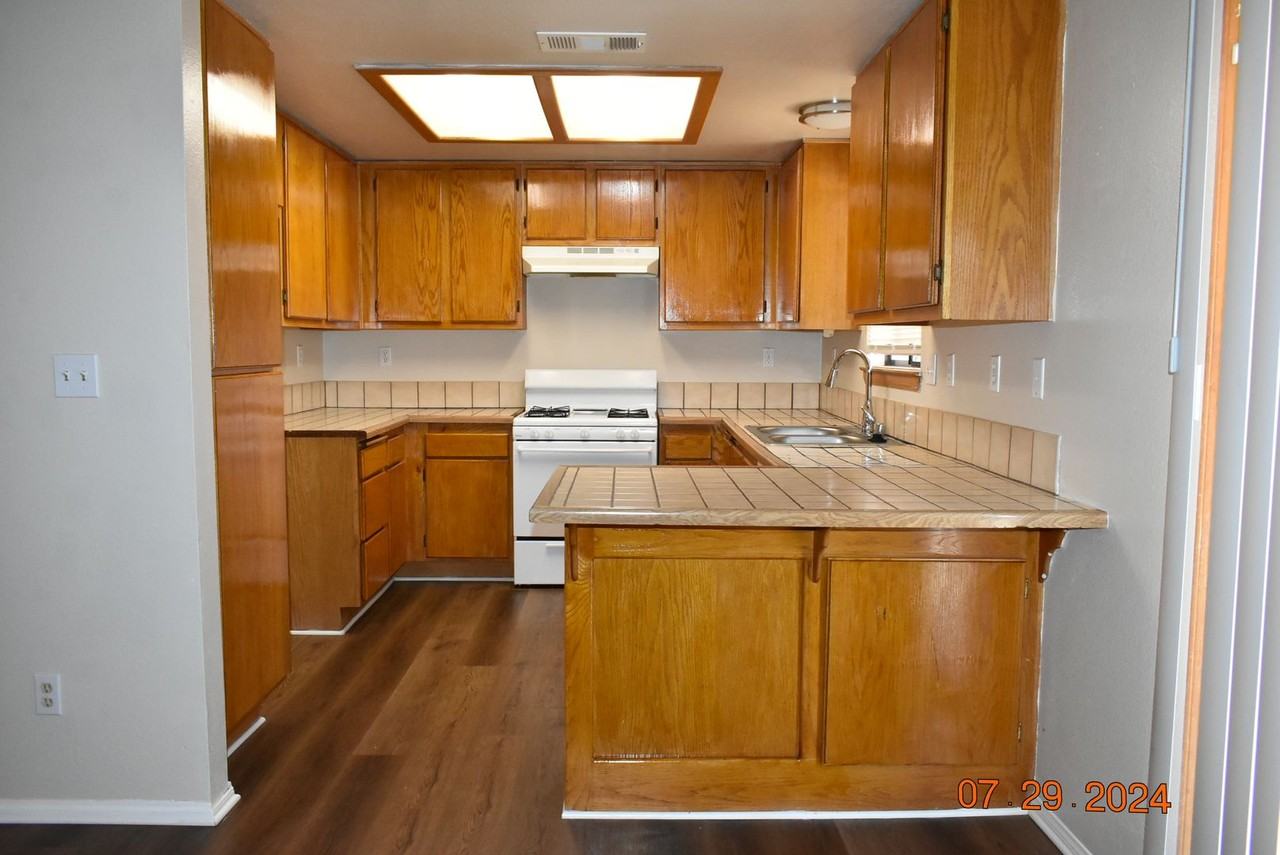 8100 Fernwood Ave - Photo 4 of 17