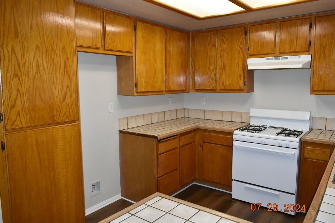 8100 Fernwood Ave - Photo 5 of 17