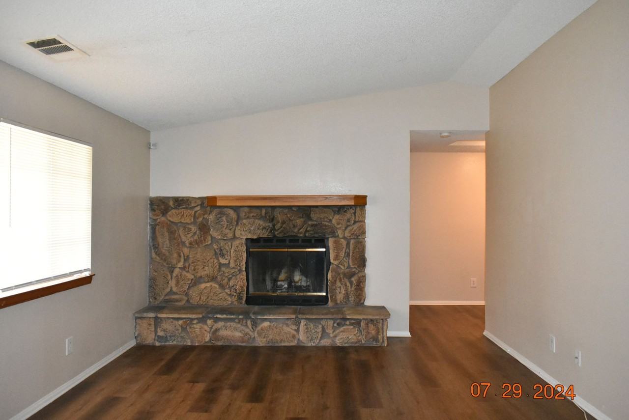 8100 Fernwood Ave - Photo 7 of 17