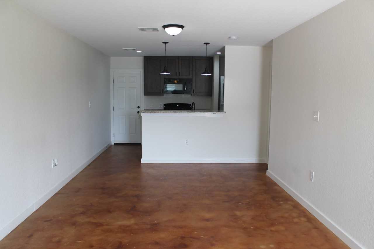 301 E Bowie Ave #D - Photo 4 of 16