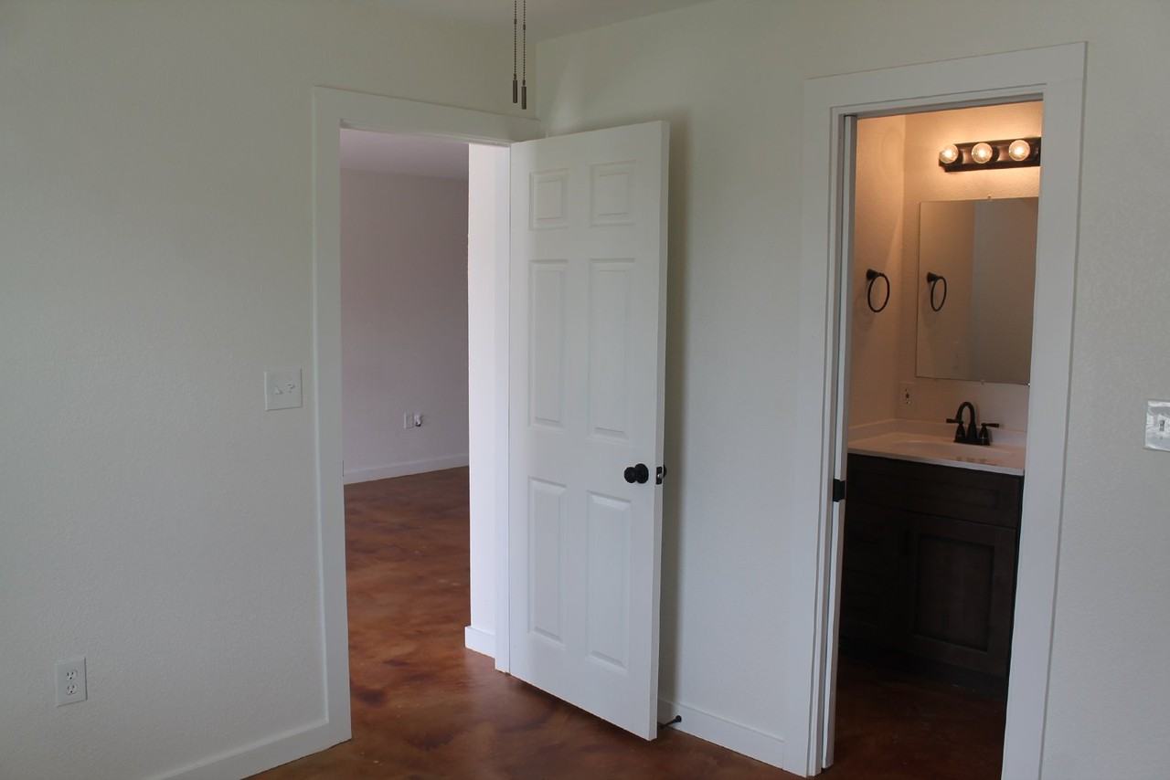 301 E Bowie Ave #D - Photo 5 of 16
