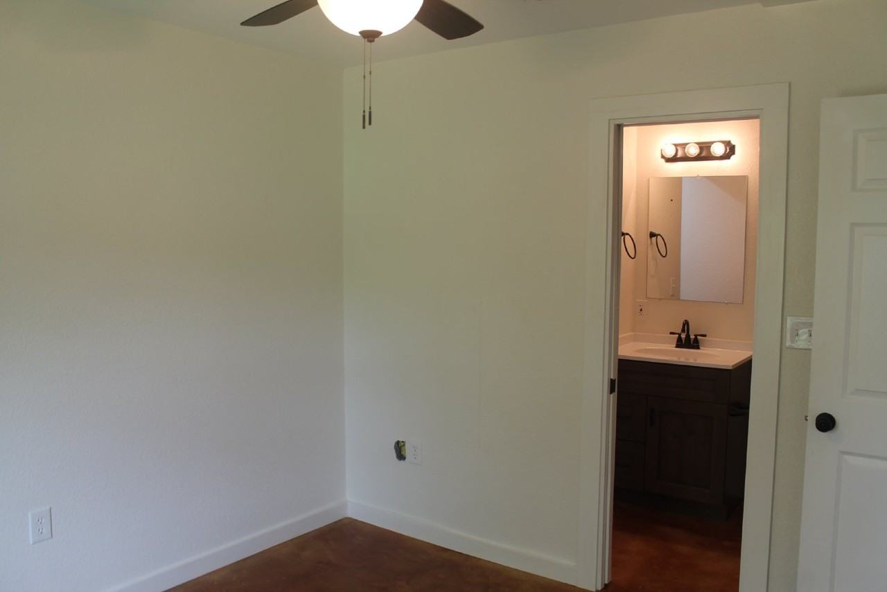 301 E Bowie Ave #D - Photo 7 of 16