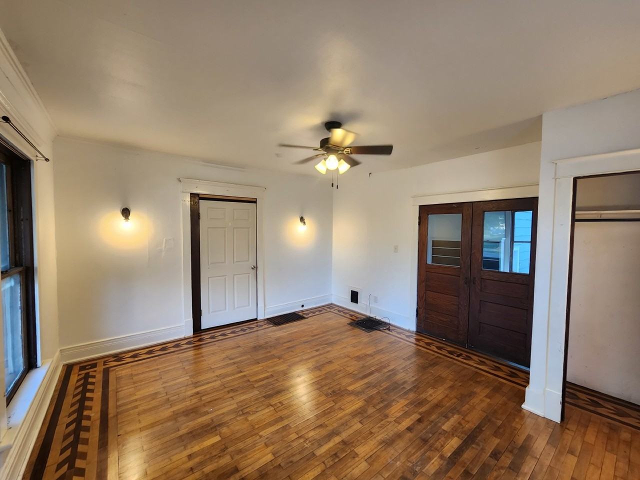 122 N Lawe St - Photo 2 of 24