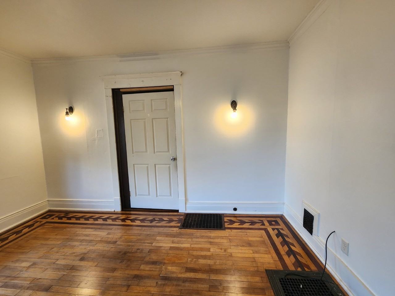 122 N Lawe St - Photo 3 of 24