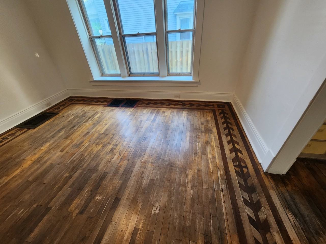 122 N Lawe St - Photo 5 of 24