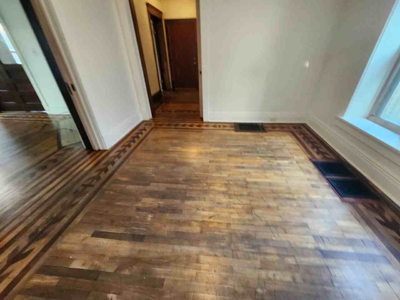 122 N Lawe St - Photo 6 of 24