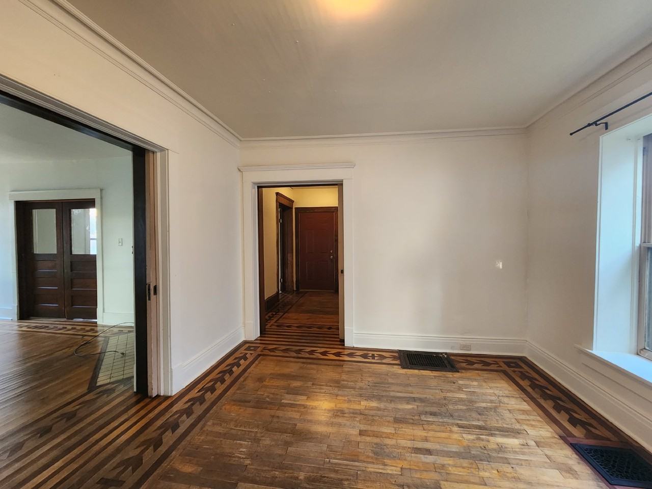 122 N Lawe St - Photo 7 of 24