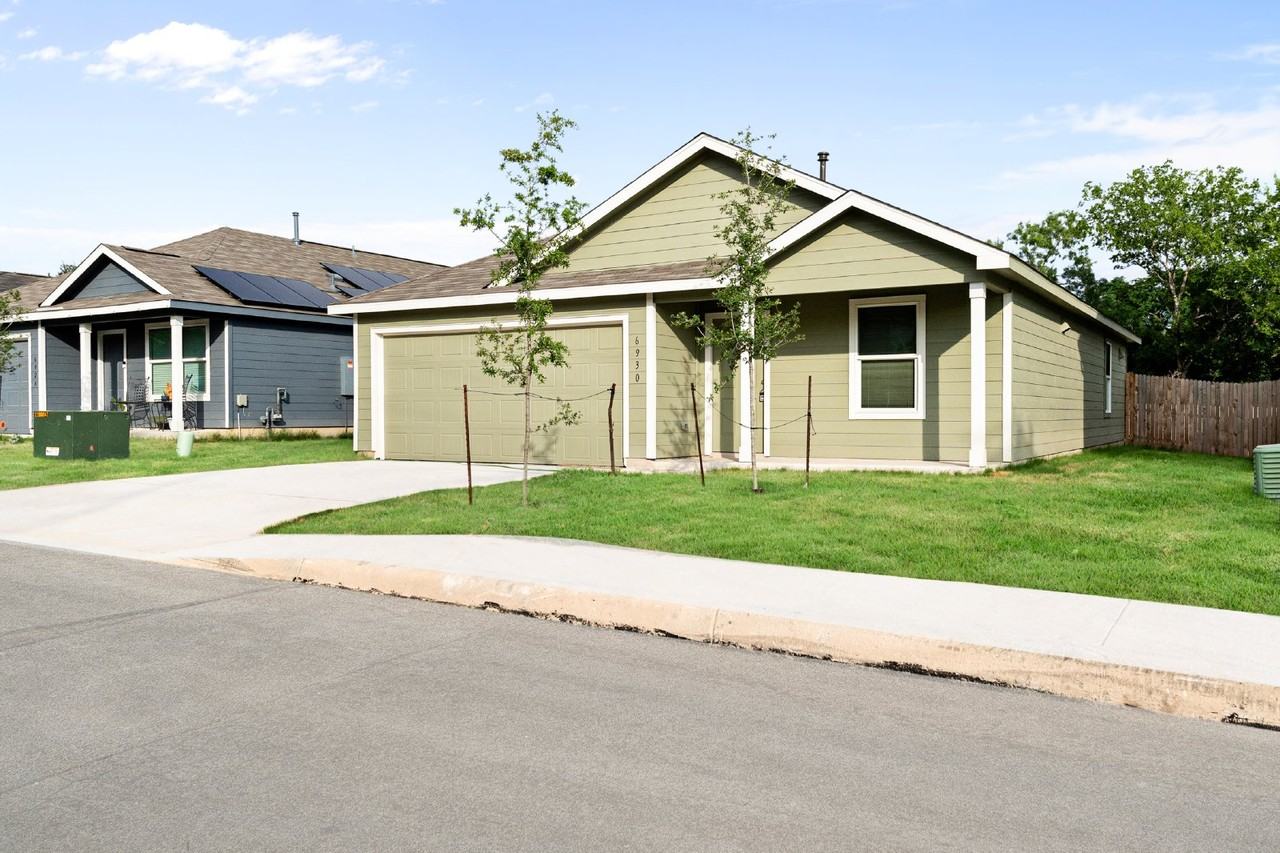 6930 Grand Valley Dr - Photo 3 of 25