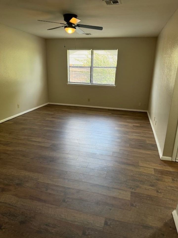 719 Acorn Dr - Photo 3 of 14