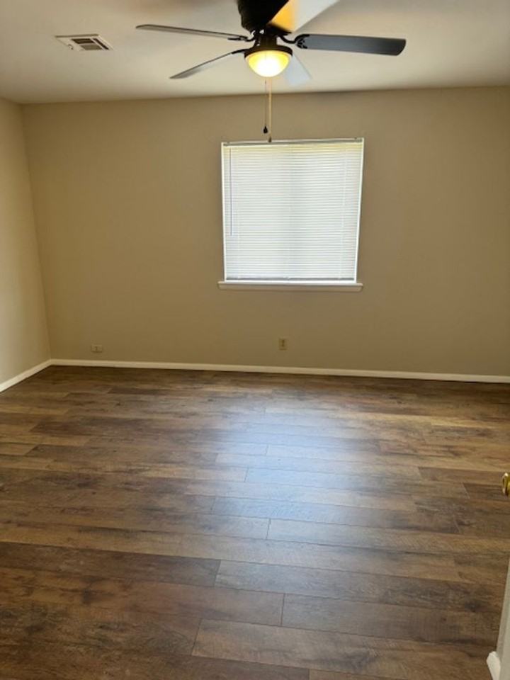 719 Acorn Dr - Photo 4 of 14