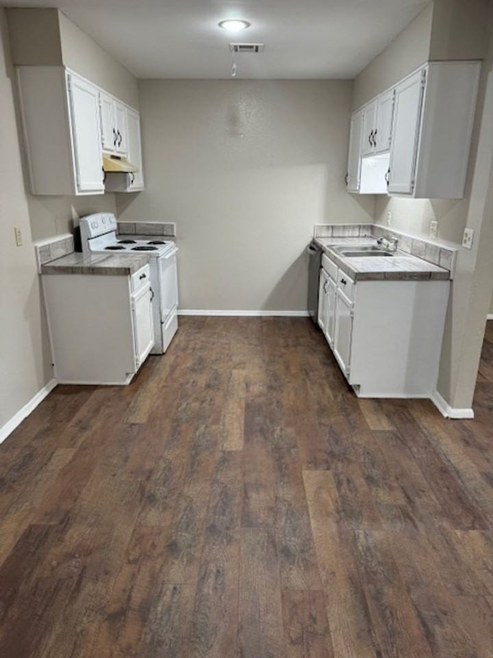 719 Acorn Dr - Photo 6 of 14