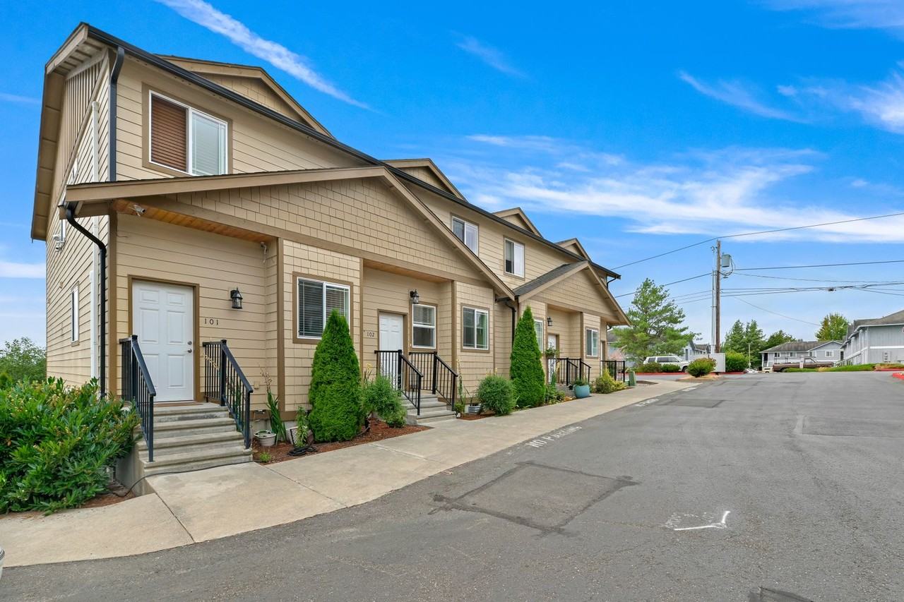 Legoe Lane Townhomes - Photo 4 of 50
