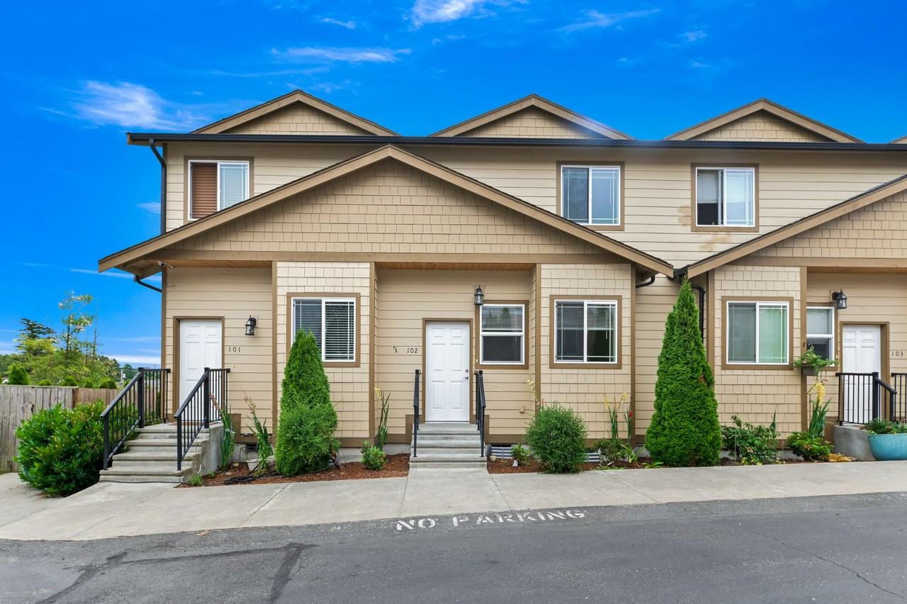 Legoe Lane Townhomes - Photo 6 of 50