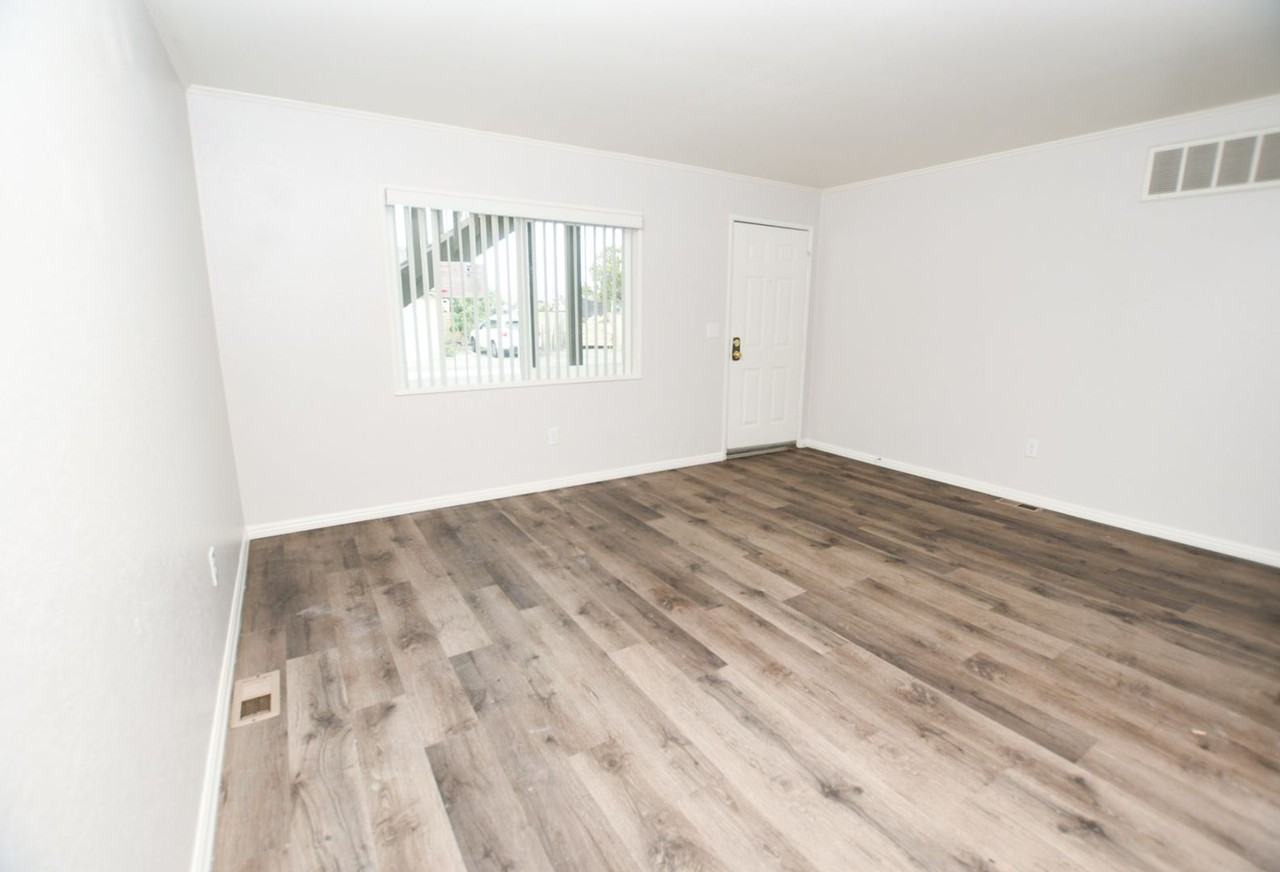1261 SOUTH C STREET - Photo 3 of 10