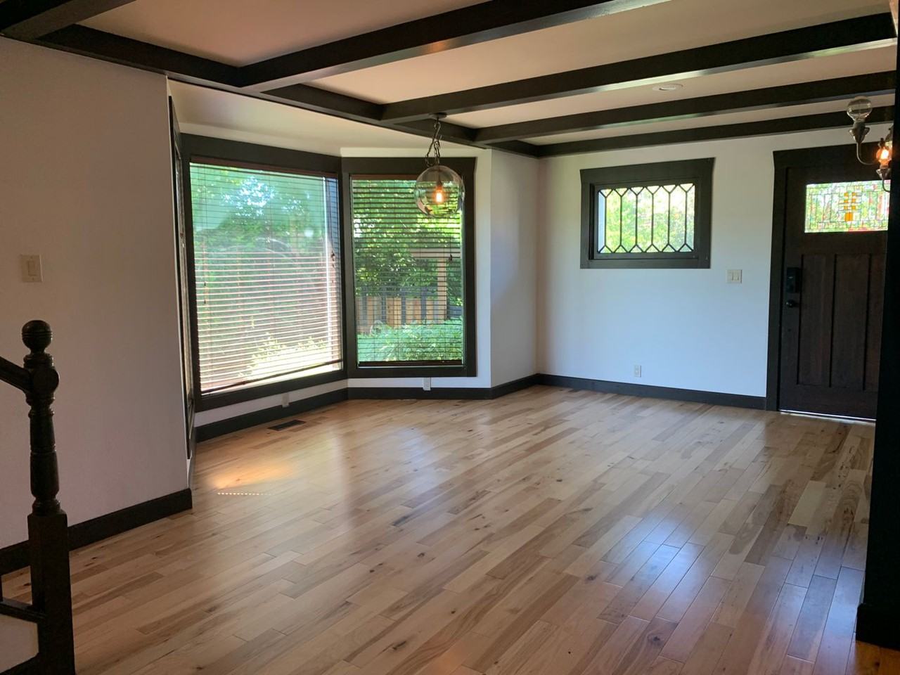 2406 Lynn St - Photo 2 of 34