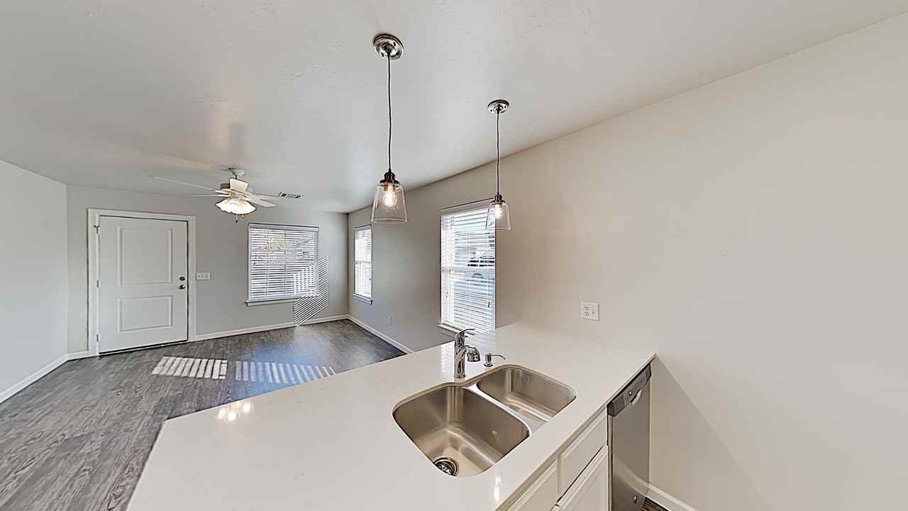 5017 Avion Ct - Photo 5 of 12
