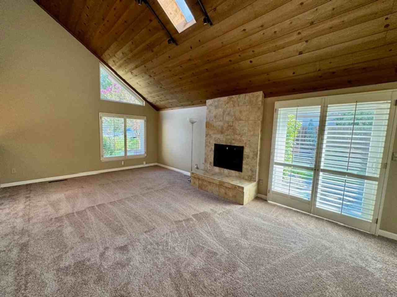 677 Montezuma Ct - Photo 2 of 33