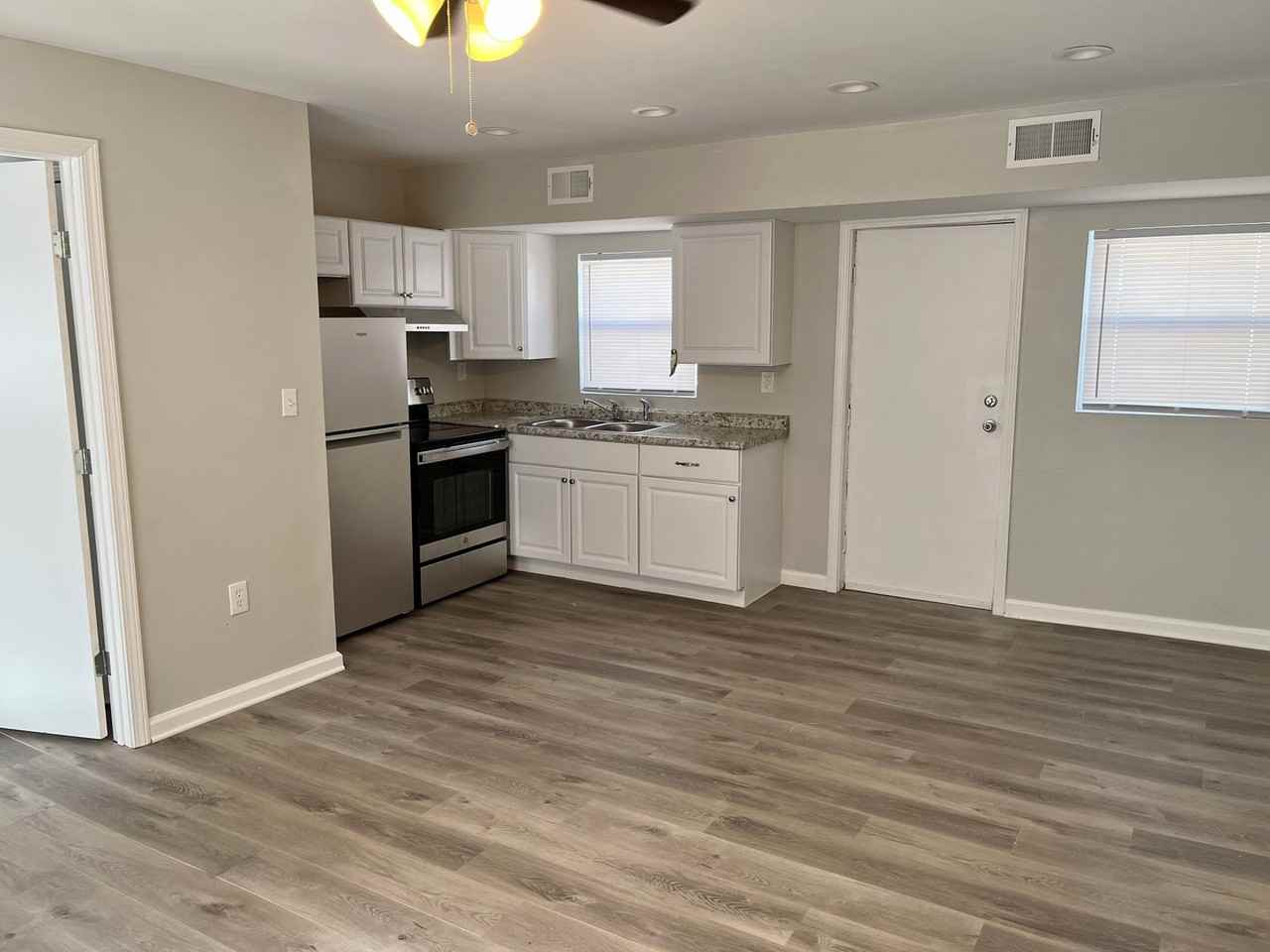 1404 Willard Ave - Photo 2 of 7