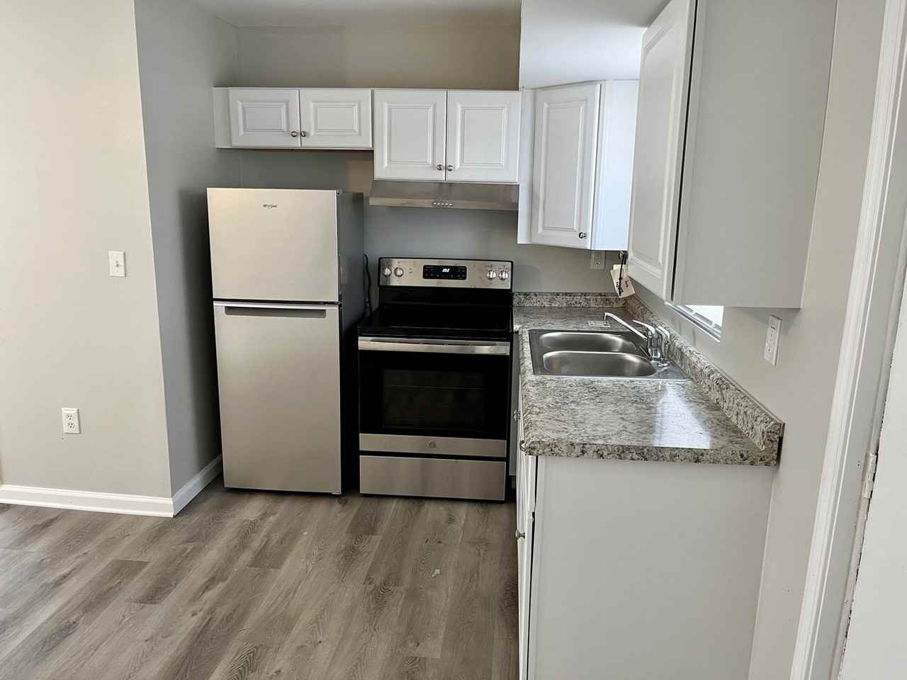 1404 Willard Ave - Photo 4 of 7