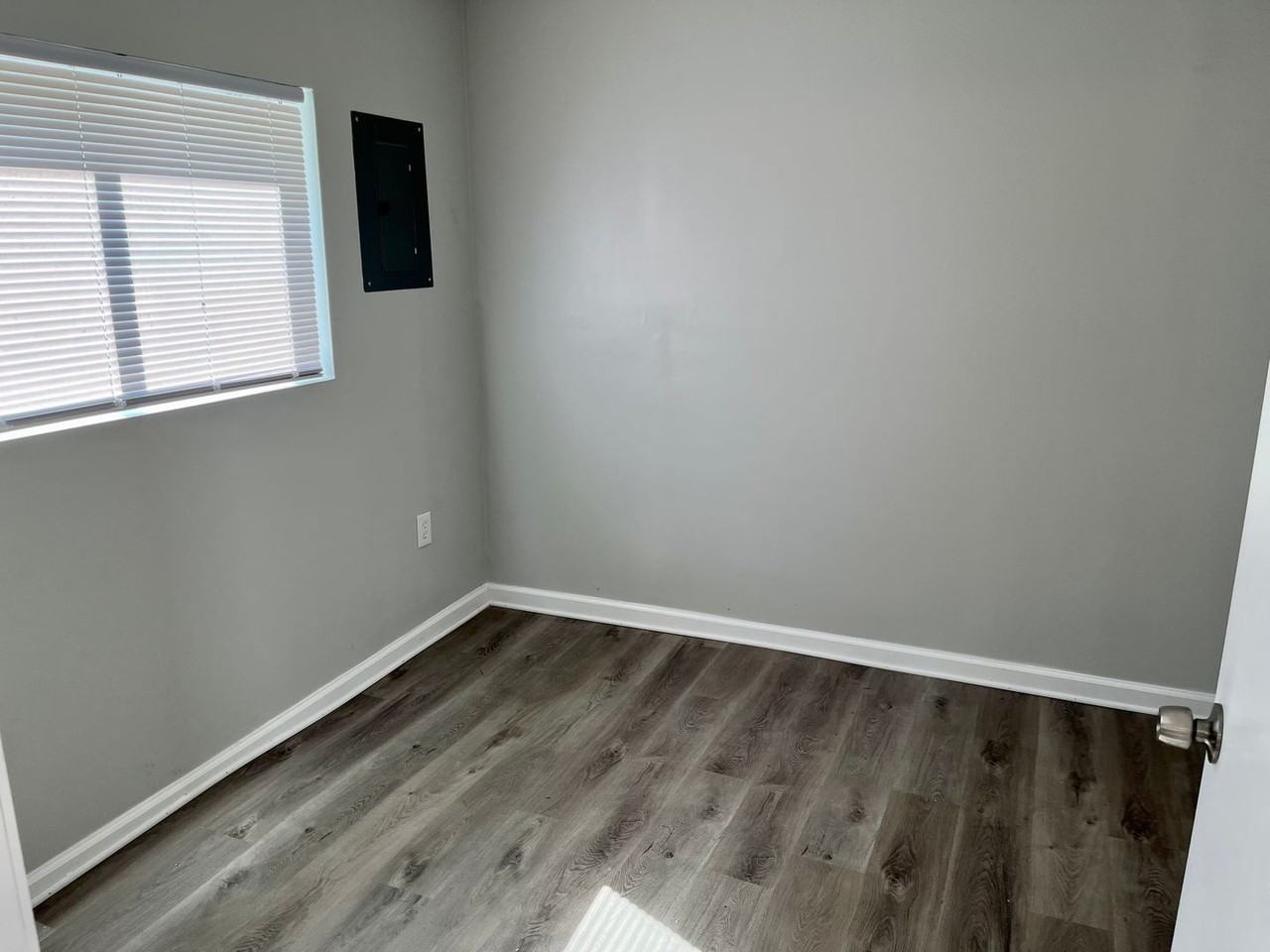 1404 Willard Ave - Photo 5 of 7