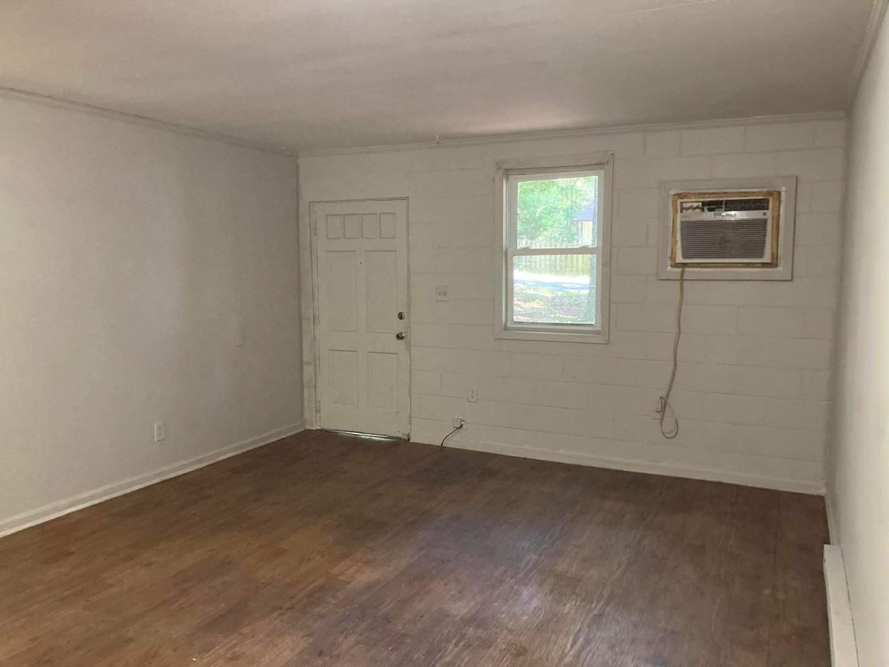 635 Voss St - Photo 3 of 12