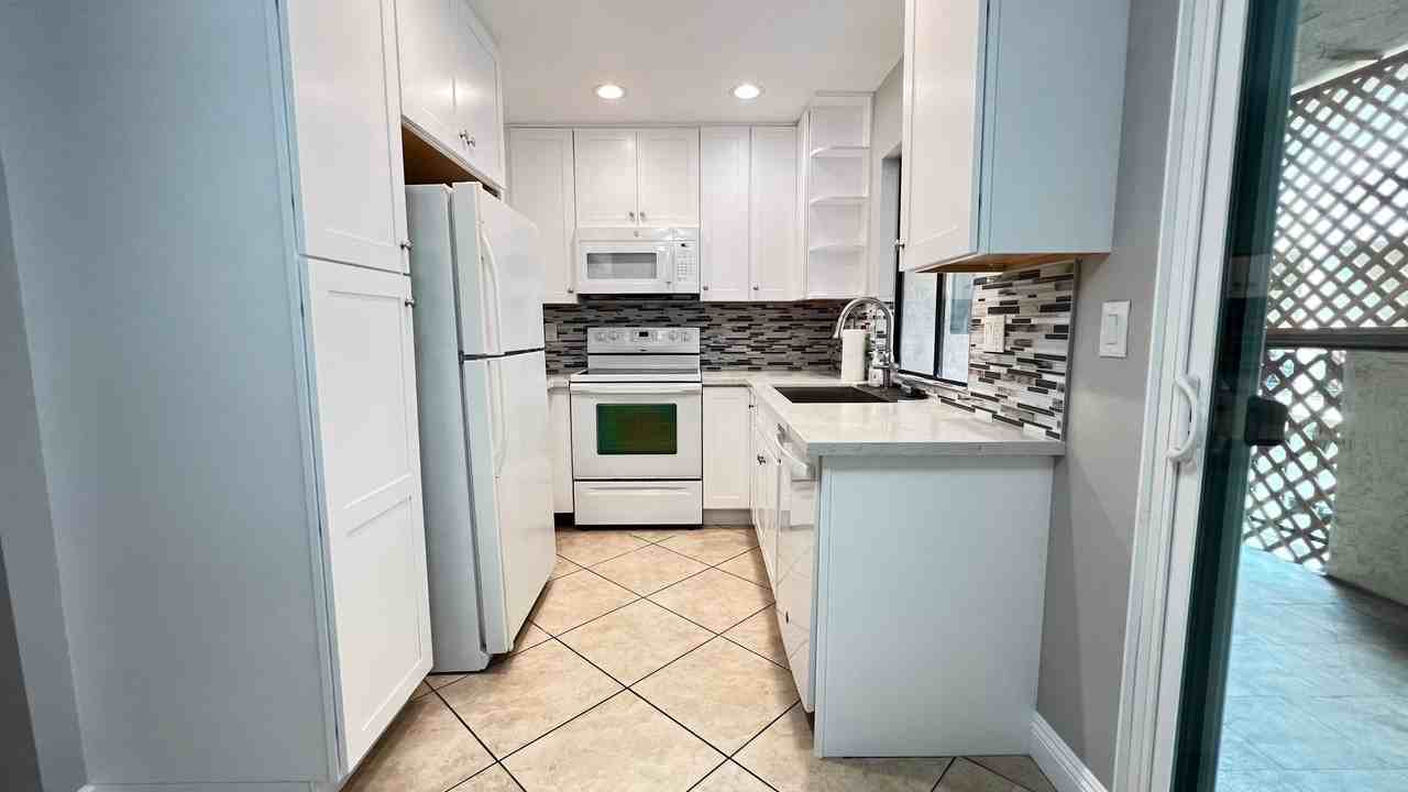 400 S Flower St - Photo 4 of 22