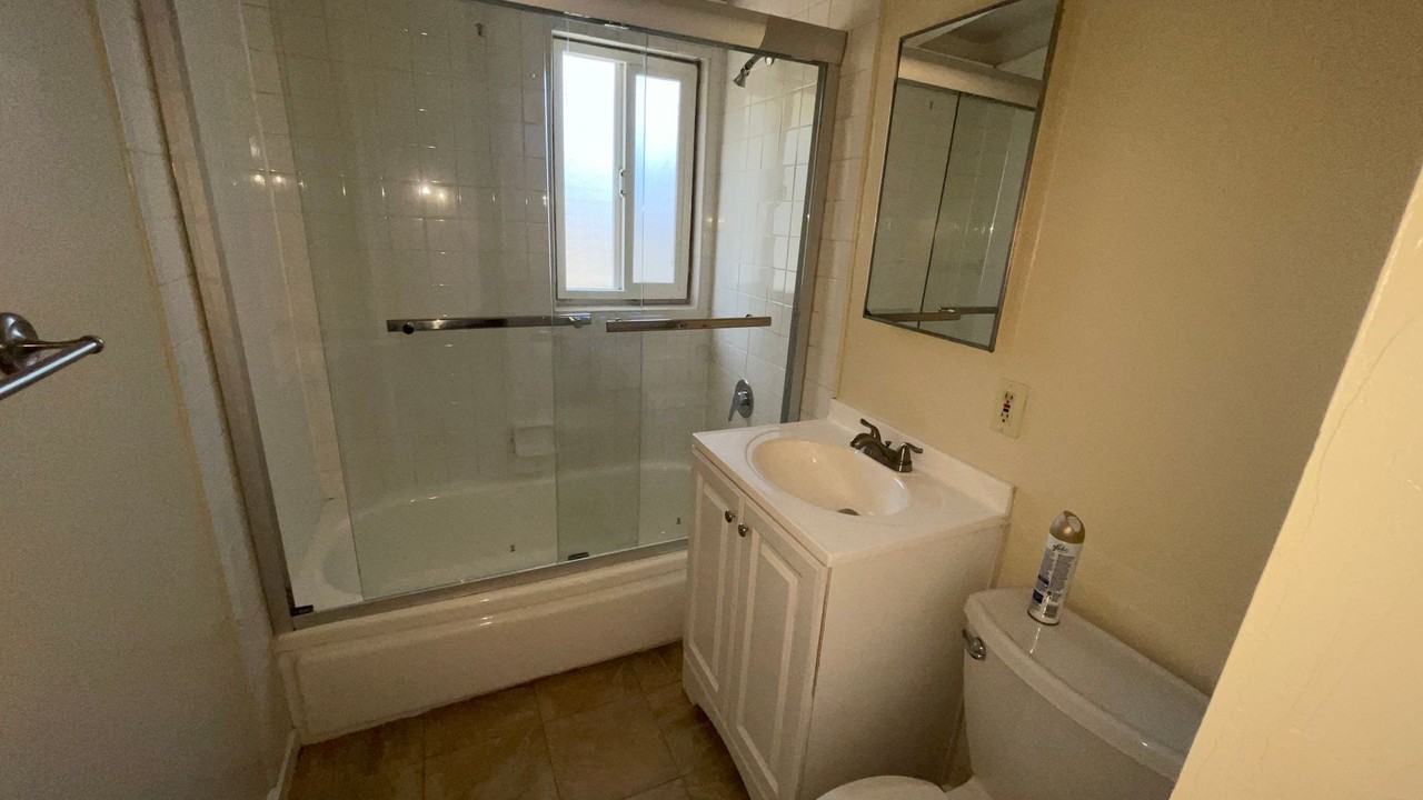 2332 Thompson Ct - Photo 2 of 40