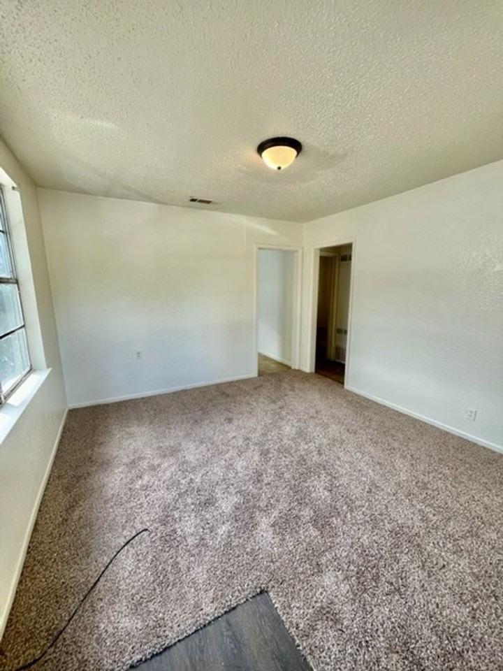 1812 Park Ave - Photo 2 of 9