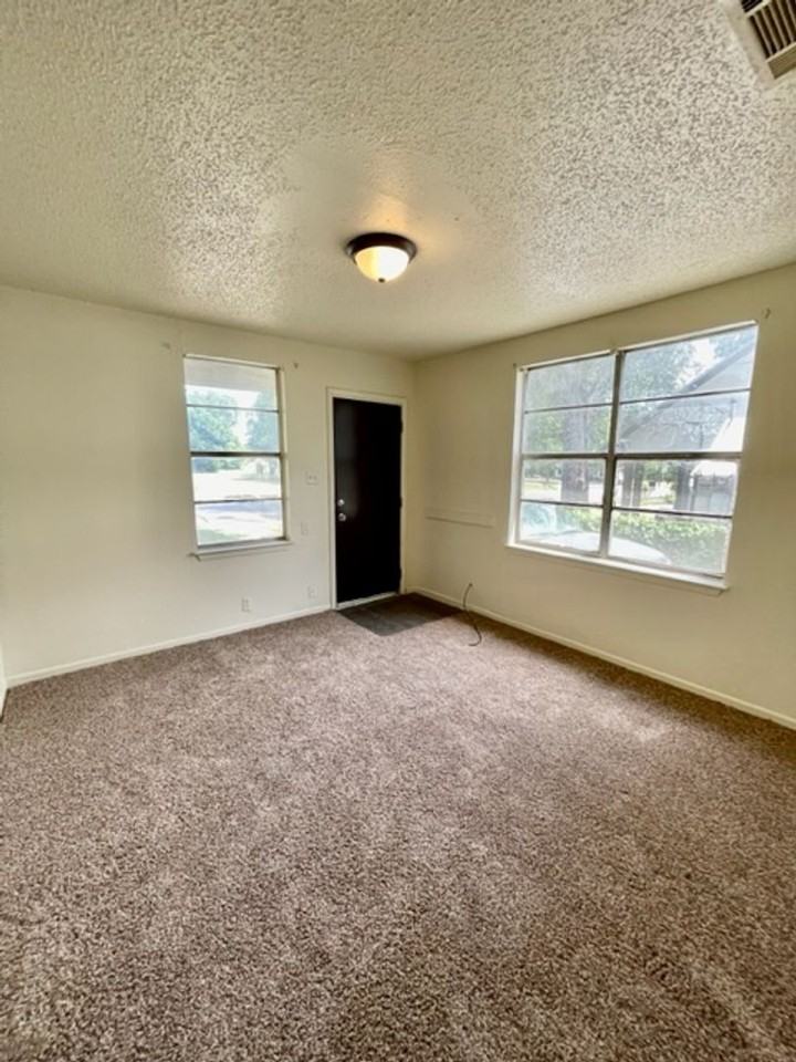 1812 Park Ave - Photo 3 of 9