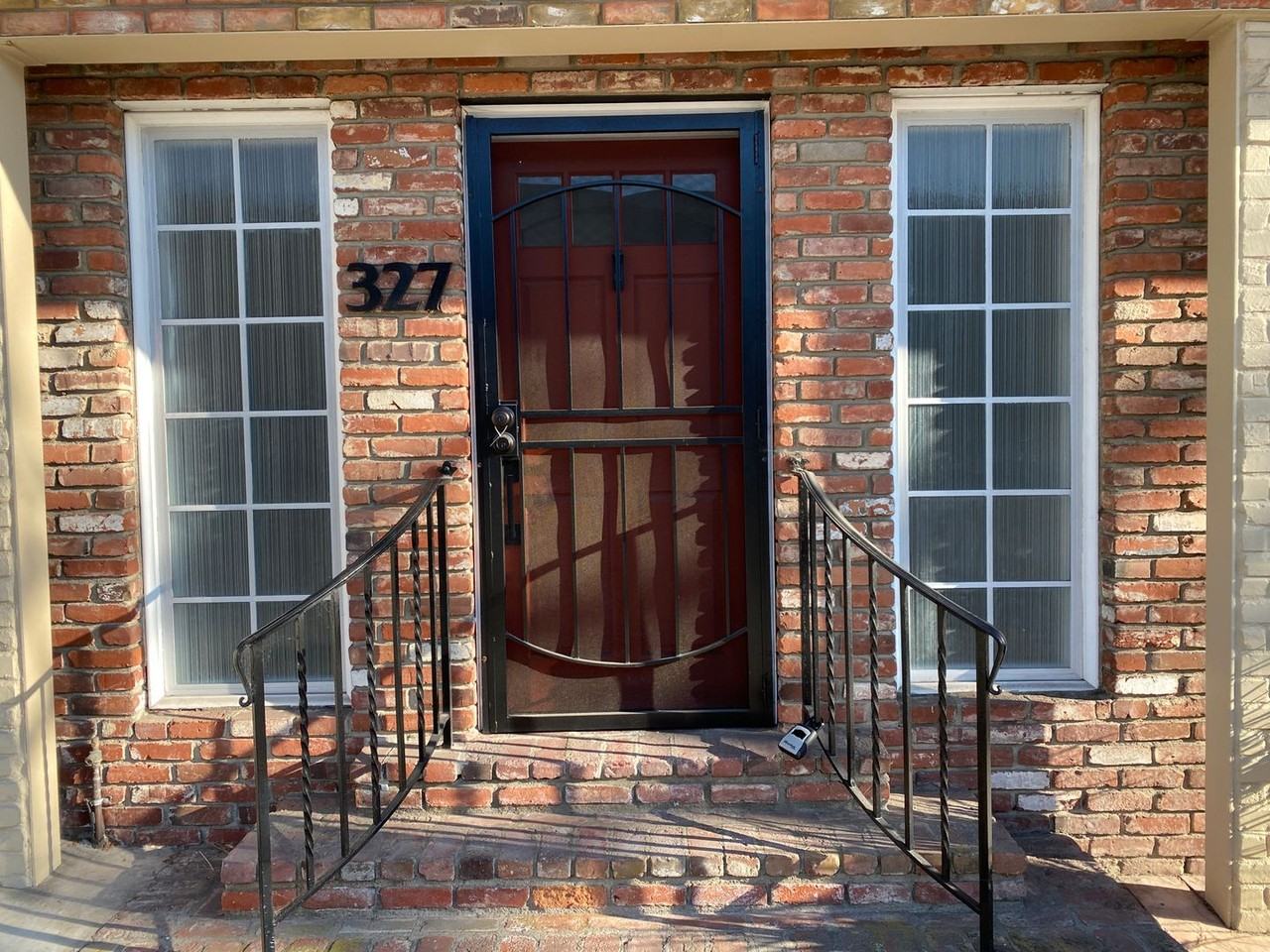 327 Laurel Street - Photo 2 of 13