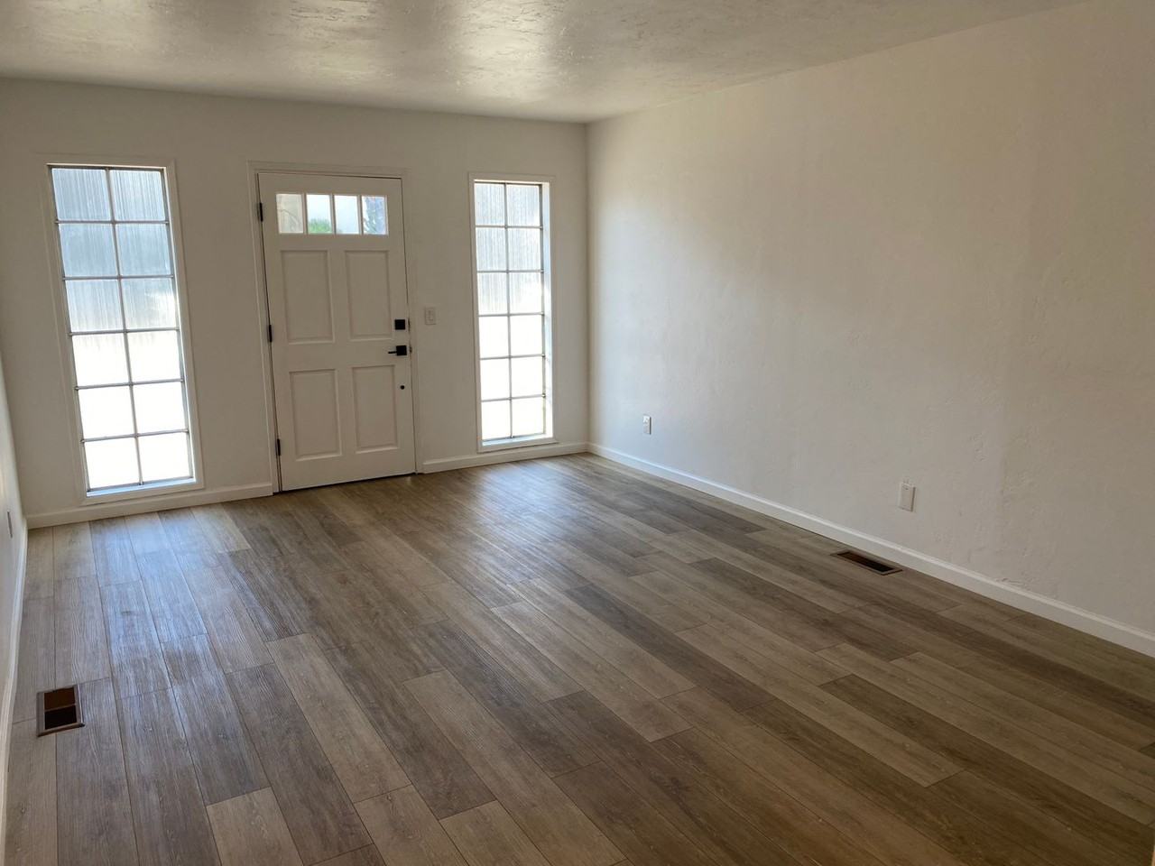 327 Laurel Street - Photo 3 of 13