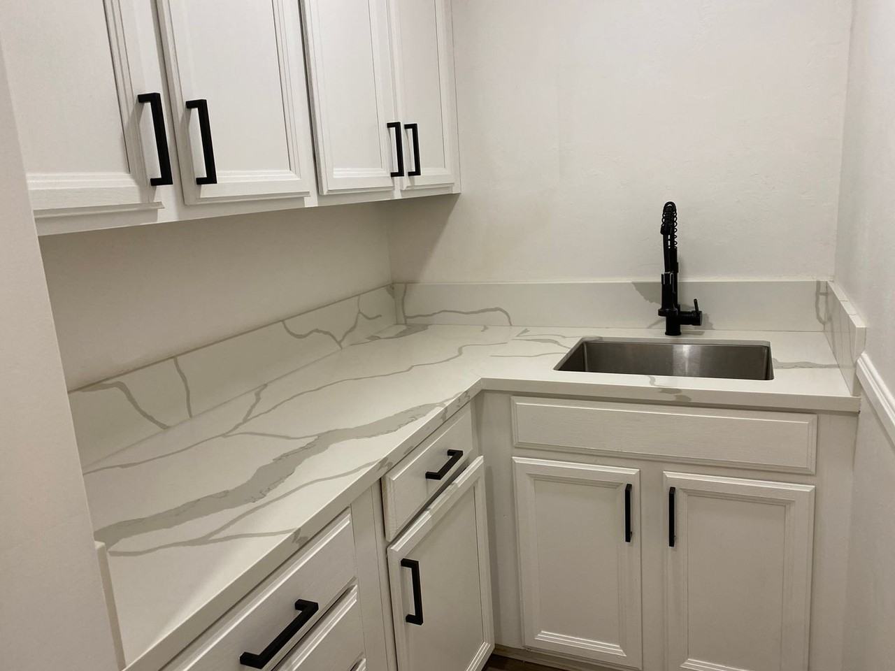 327 Laurel Street - Photo 5 of 13