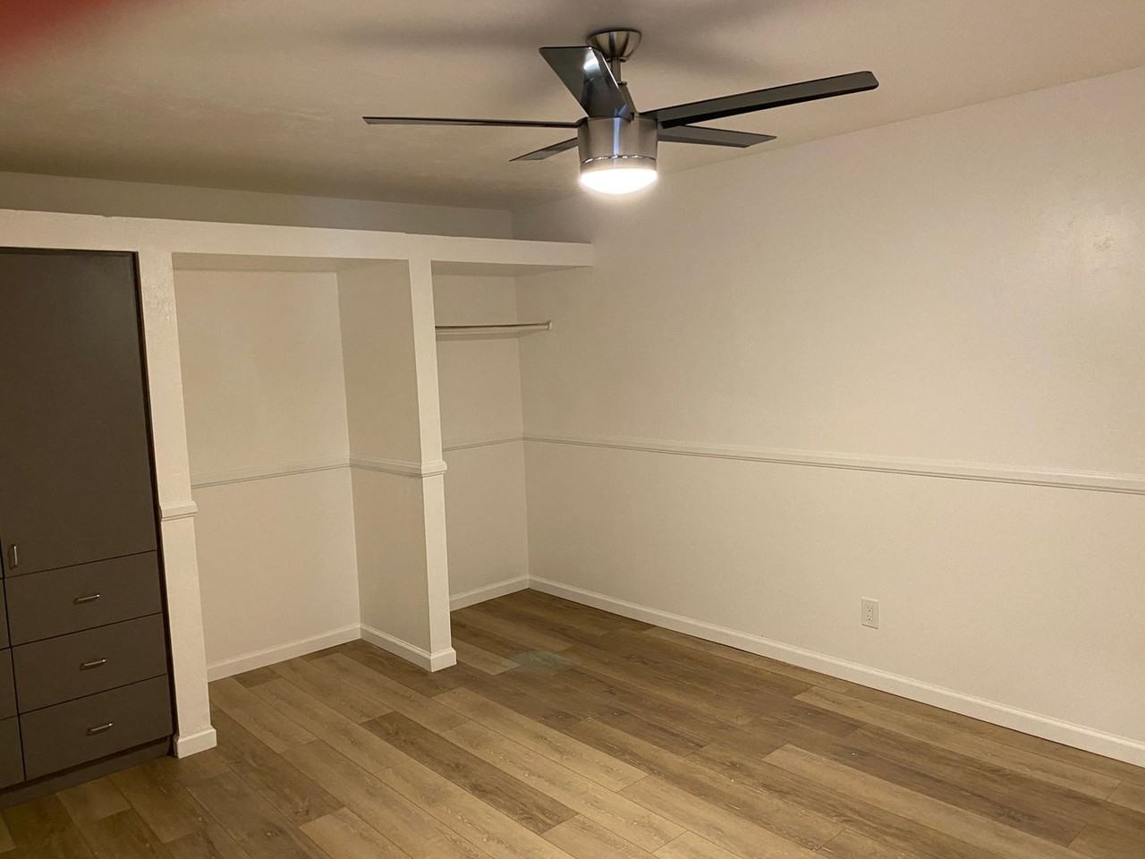 327 Laurel Street - Photo 7 of 13