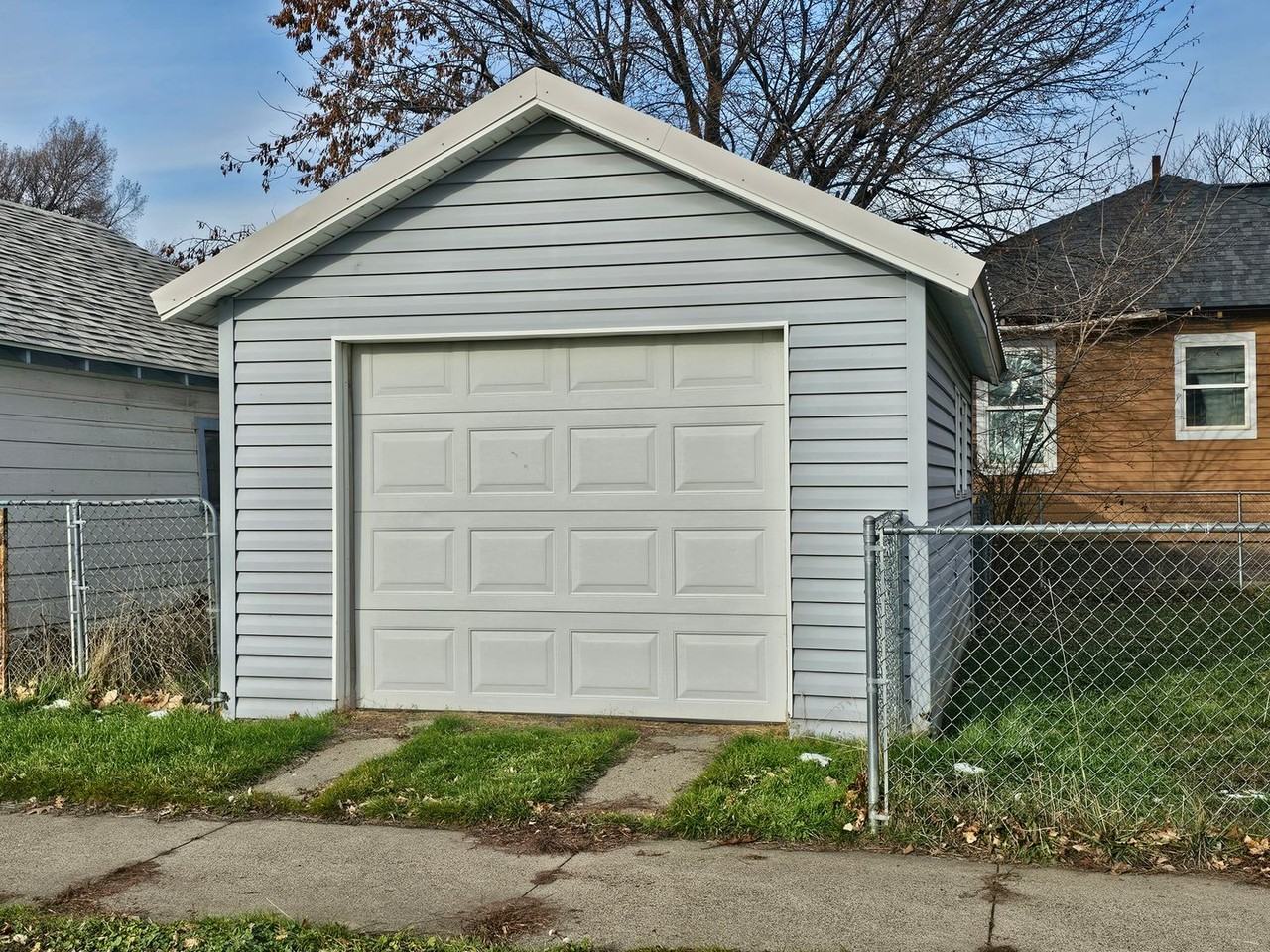 2000 N Greenwood St - Photo 3 of 12