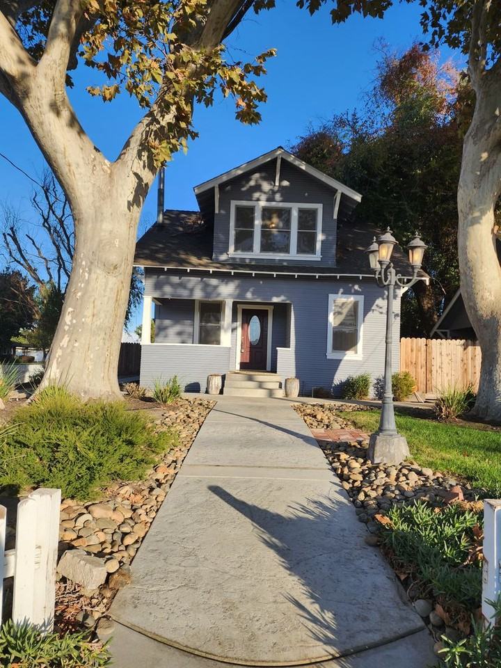 2616 Colorado Ave - Photo 2 of 50
