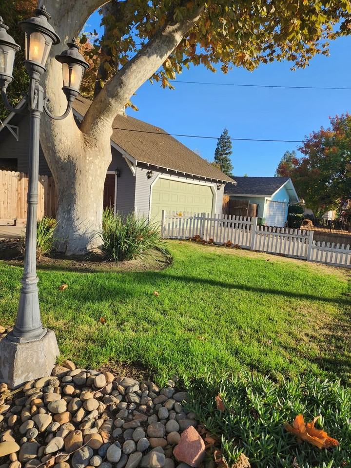 2616 Colorado Ave - Photo 7 of 50