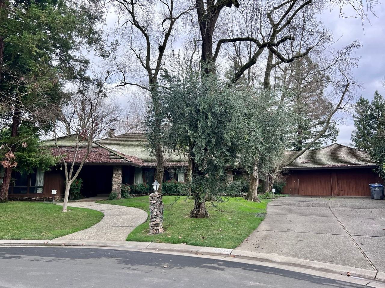44652 Country Club Dr - Photo 2 of 41
