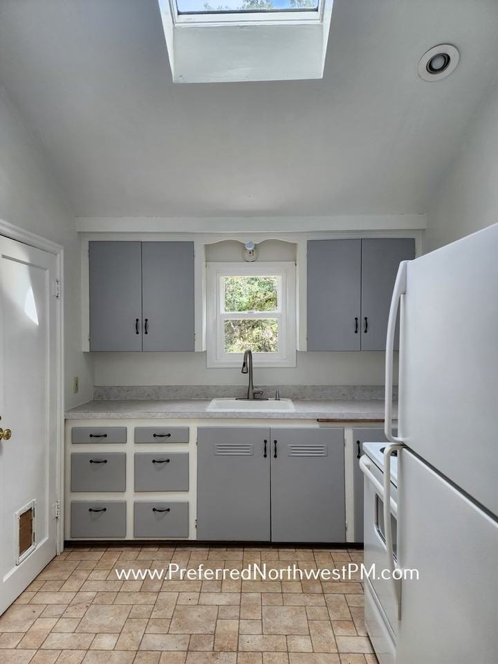 1025 W 28th Ave - Photo 3 of 6