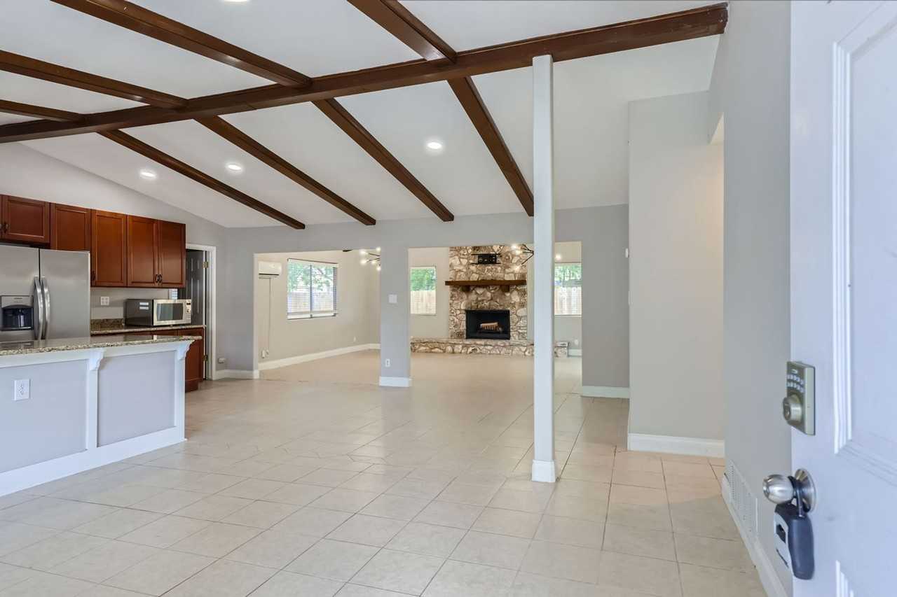 4315 Summer Sun Ln - Photo 4 of 23