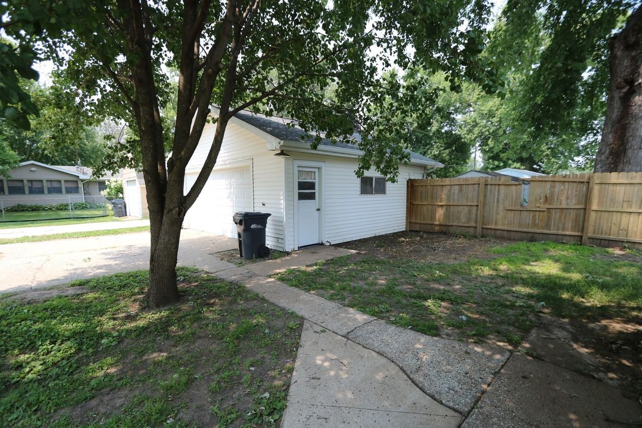 2219 S 12th St - Photo 3 of 17