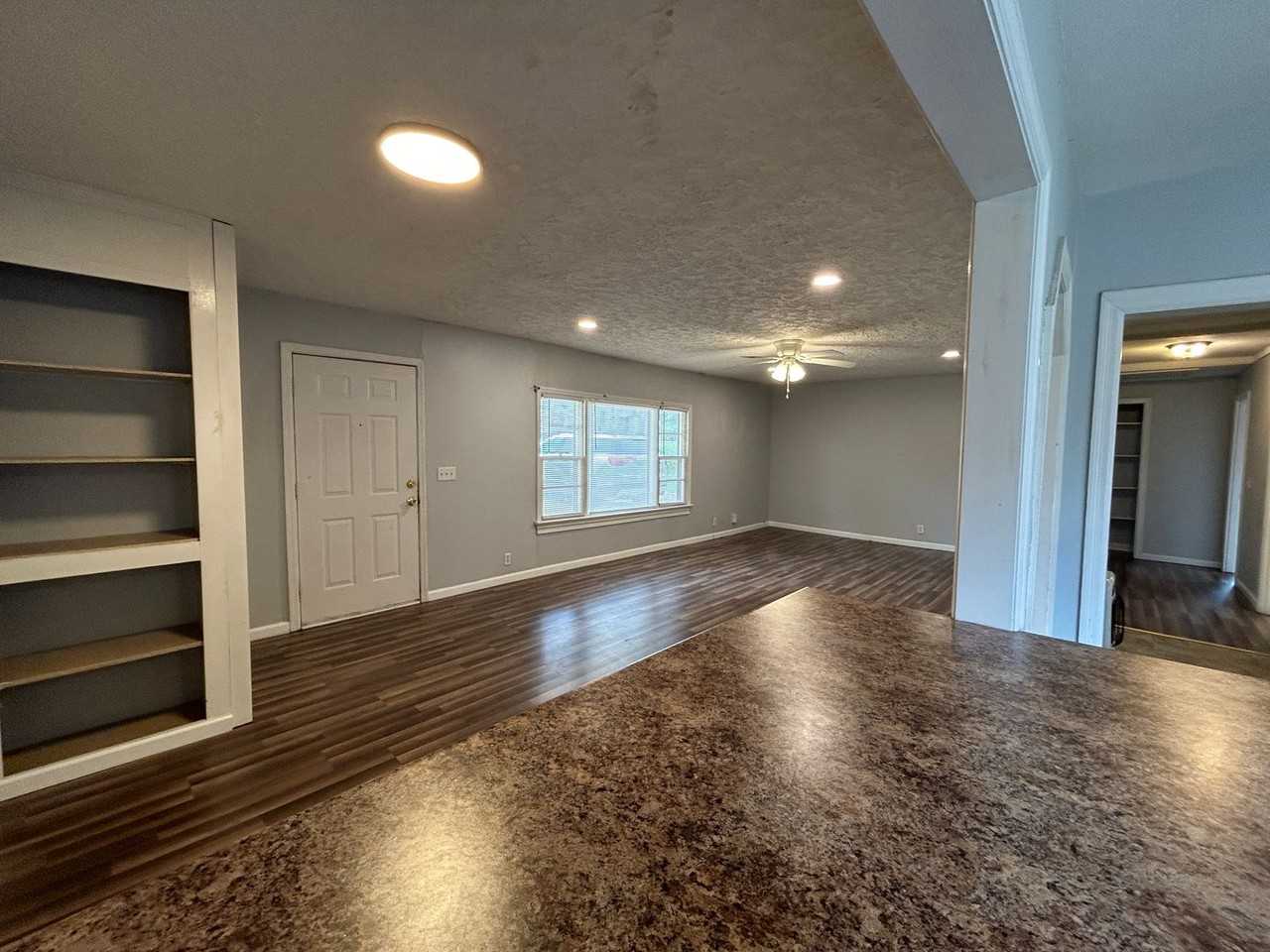 215 Greenleaf St Sw - Photo 3 of 15