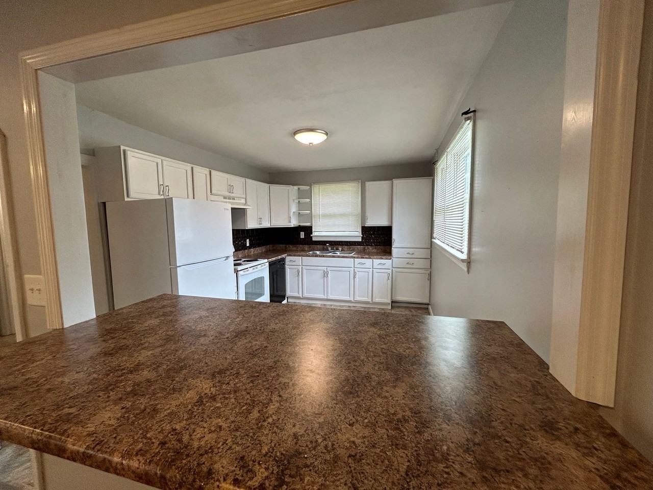 215 Greenleaf St Sw - Photo 5 of 15