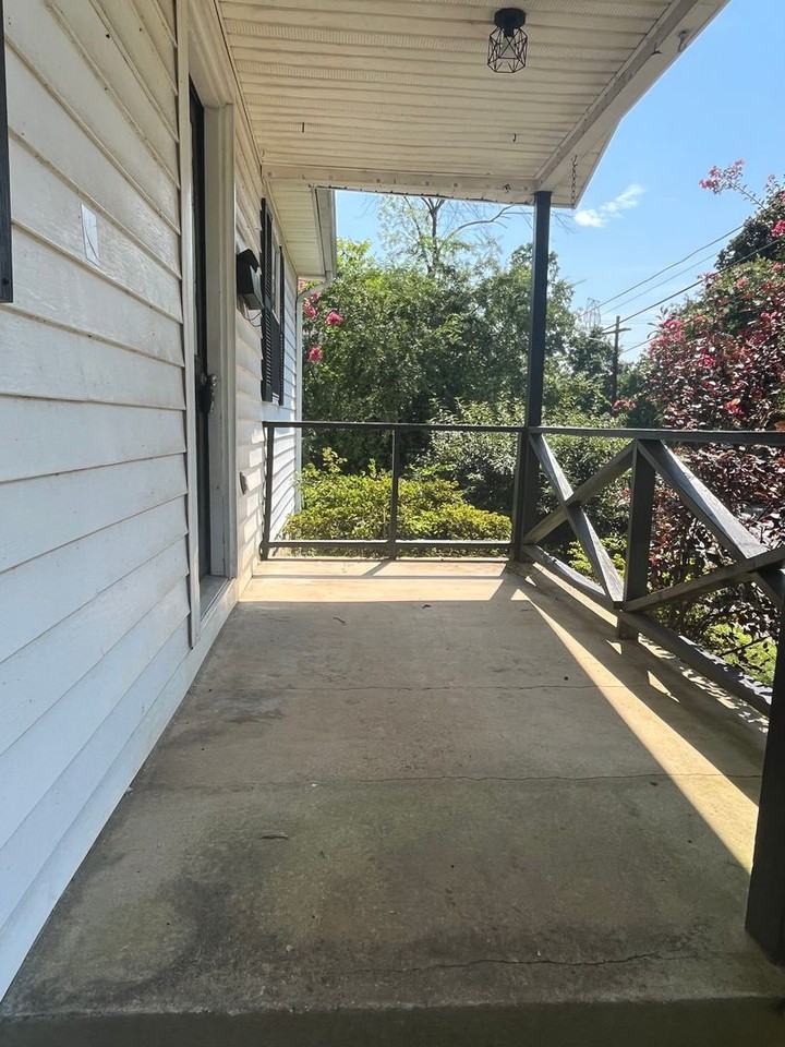 828 Spruce St - Photo 2 of 19