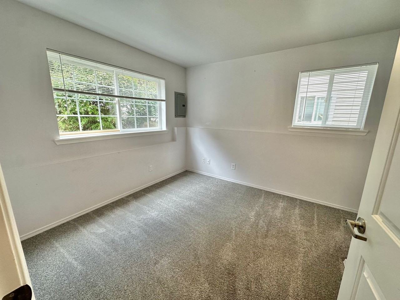 9414 Linden Ave N - Photo 2 of 28