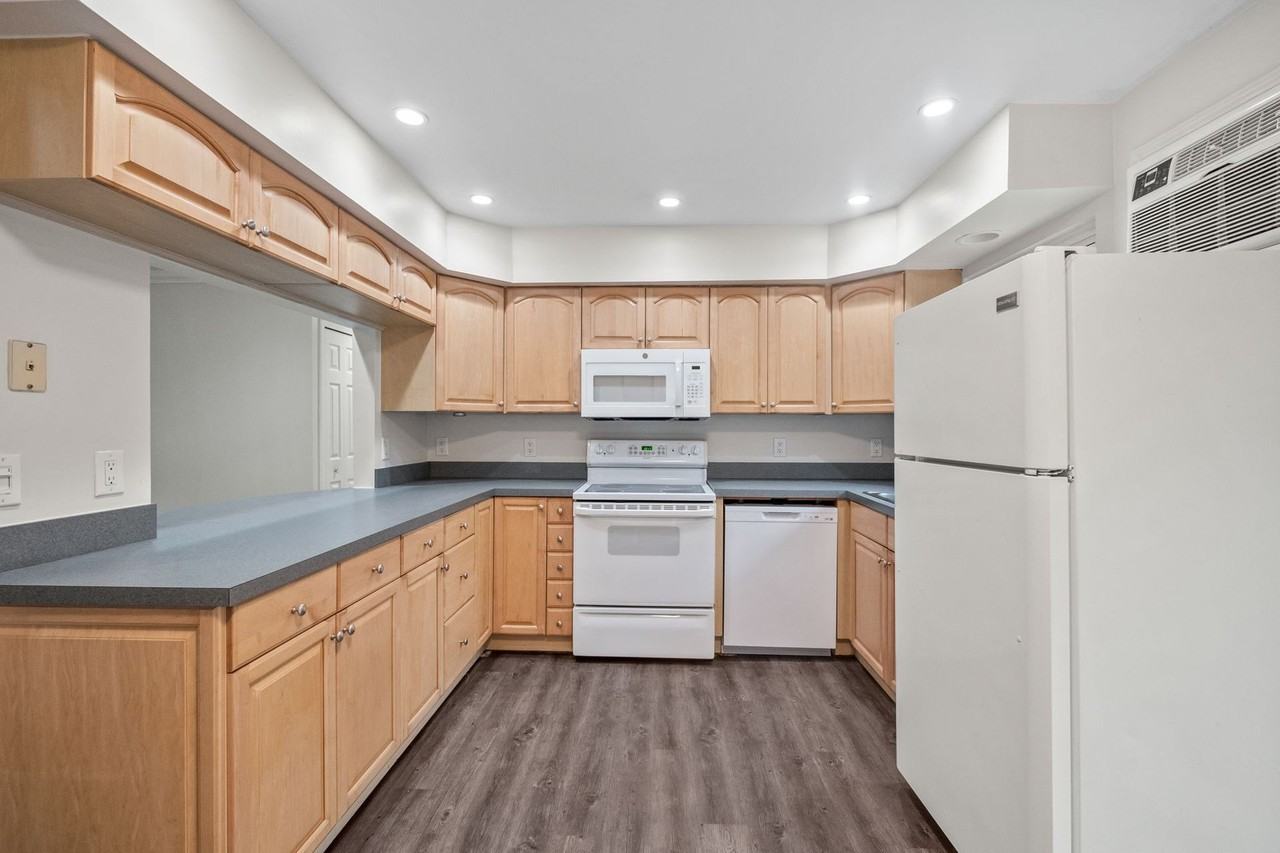 72 Village Ct - Photo 3 of 22