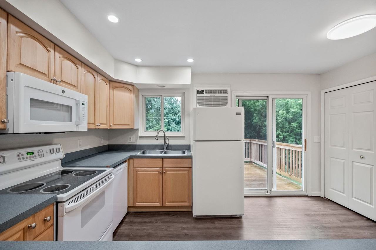 72 Village Ct - Photo 4 of 22