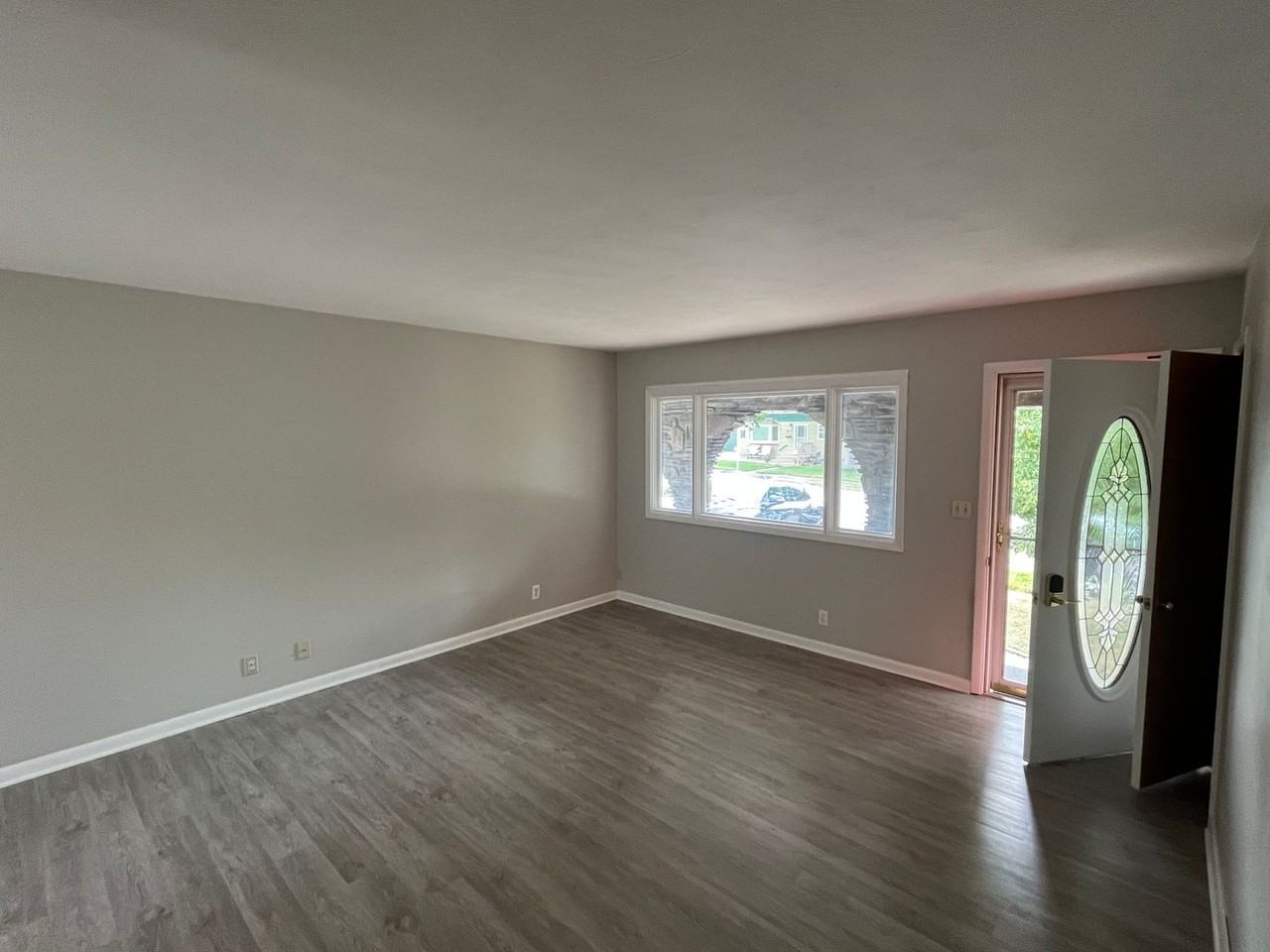 2414 Cruz Dr - Photo 5 of 30